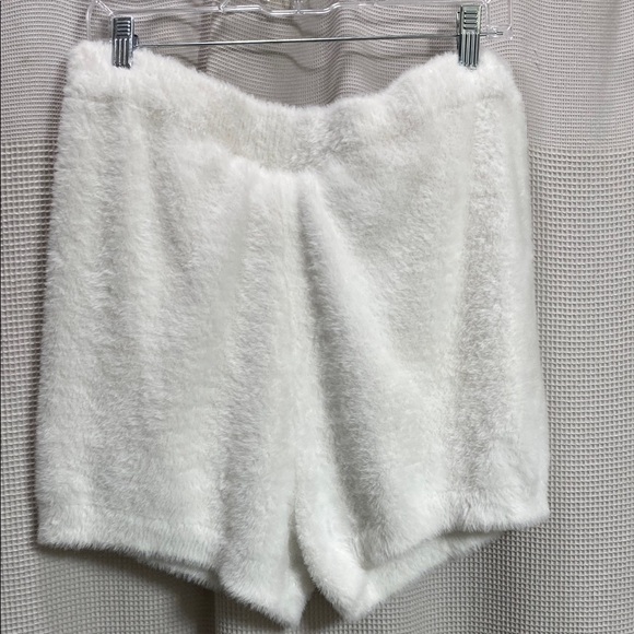 Hello Kitty Forever 21 White Fuzzy Shorts SZ 3X EUC cute comfy PJ - Picture 4 of 6